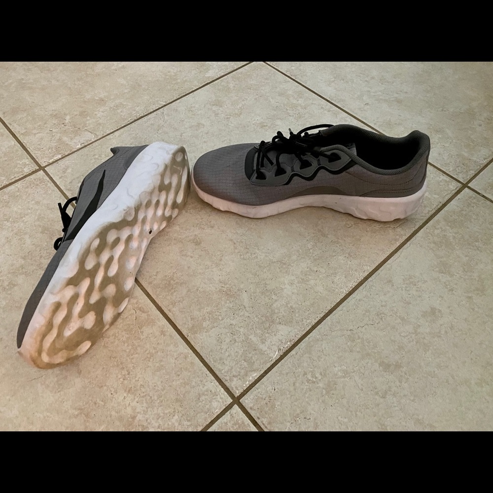 Men’s Nike walking shoes